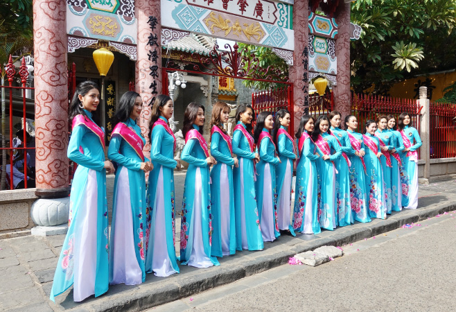 Candidates wearing Ao Dai when participating in beauty contest in Vietnam