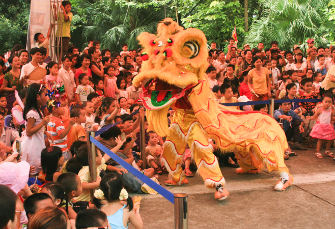 Nothing compares to this amazing performance on the eve of Trung Thu for Vietnamese children