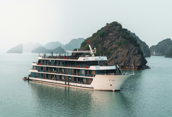 Overnight staying at Halong Bay Cruise is a great experience for visitors