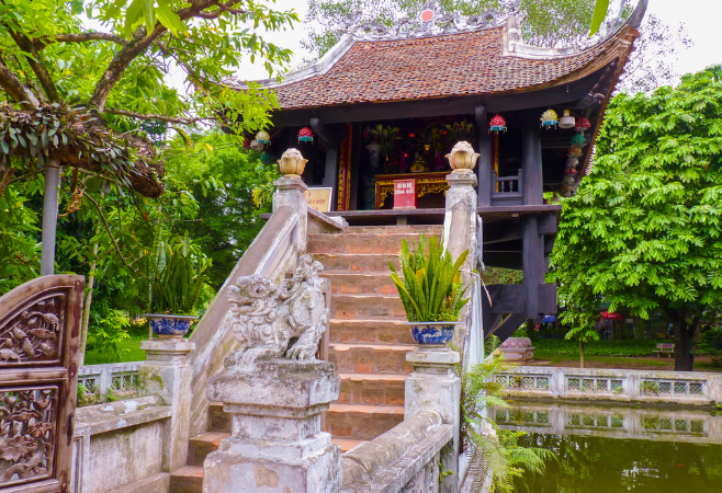 Sightseeing the beauty of the architecture of One Pillar Pagoda