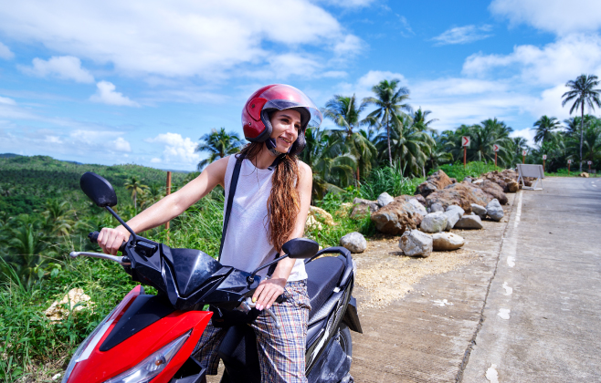 Wear the appropriate protection when riding a motorcycle in Vietnam