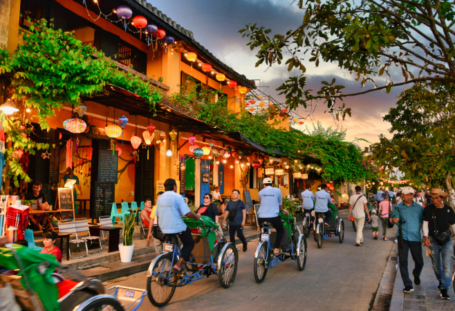 Enjoy the best local foods at the Hoi An Ancient Town