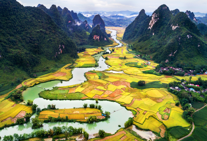 Vietnam's Tourism Minister Expands E-Visa Program to All Markets