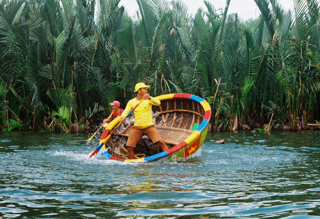 Experience taking a basket boat ride on Thu Bon river